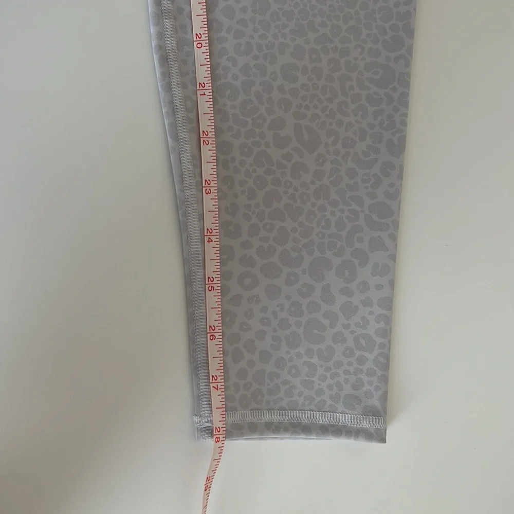 Alo Yoga Women’s High Waist White Leopard Vapor Legging, Large, 28” - Picture 3 of 7